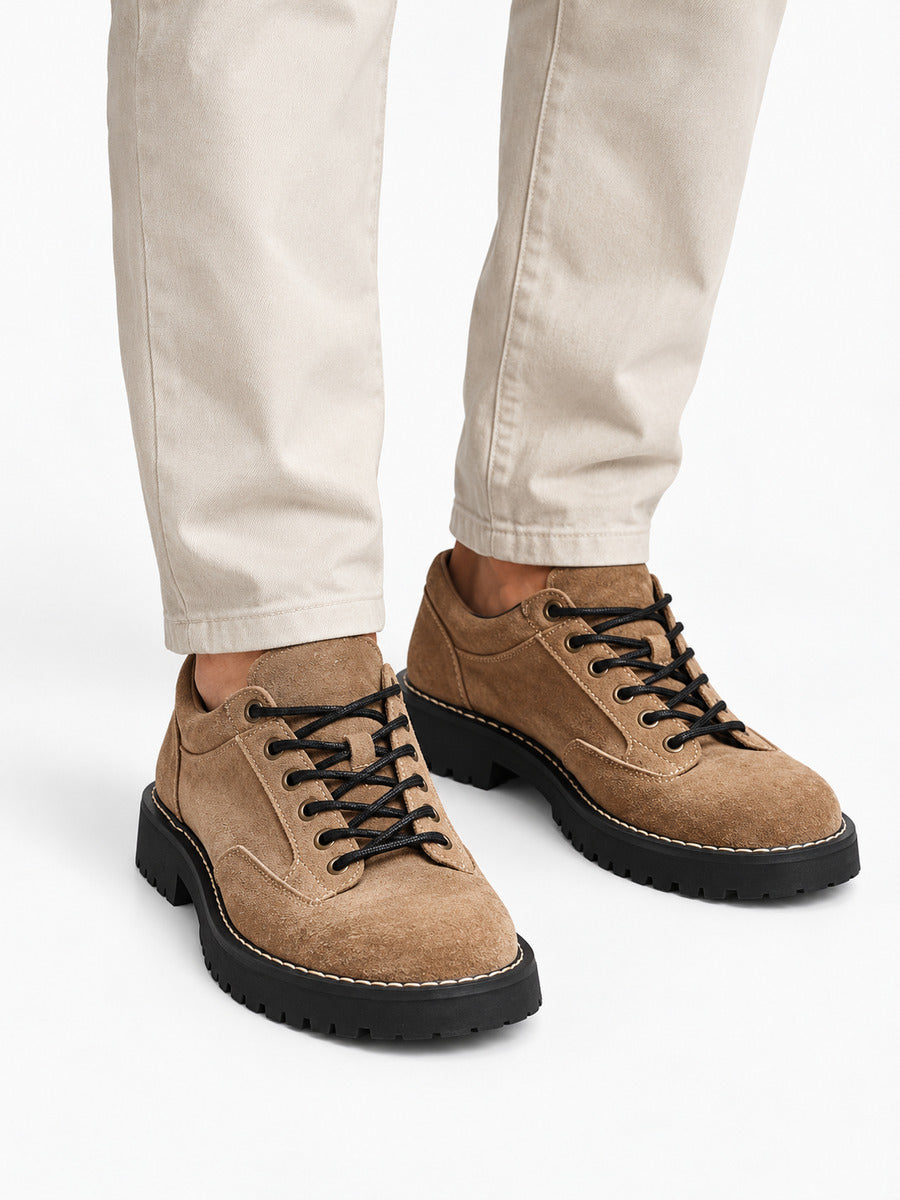 Fernand – Chaussure de travail en daim homme — portée