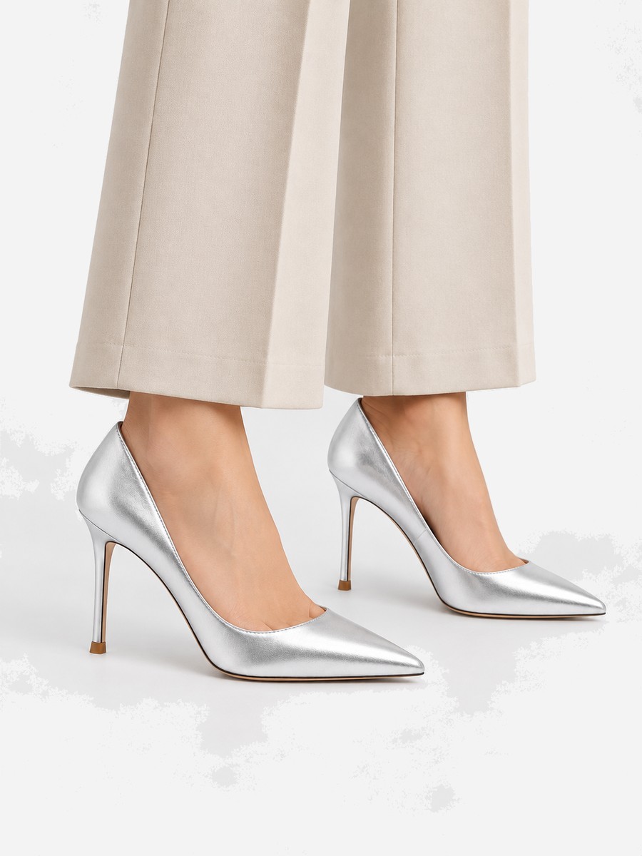 Florence – Escarpin à talon fin femme – Argenté — portée