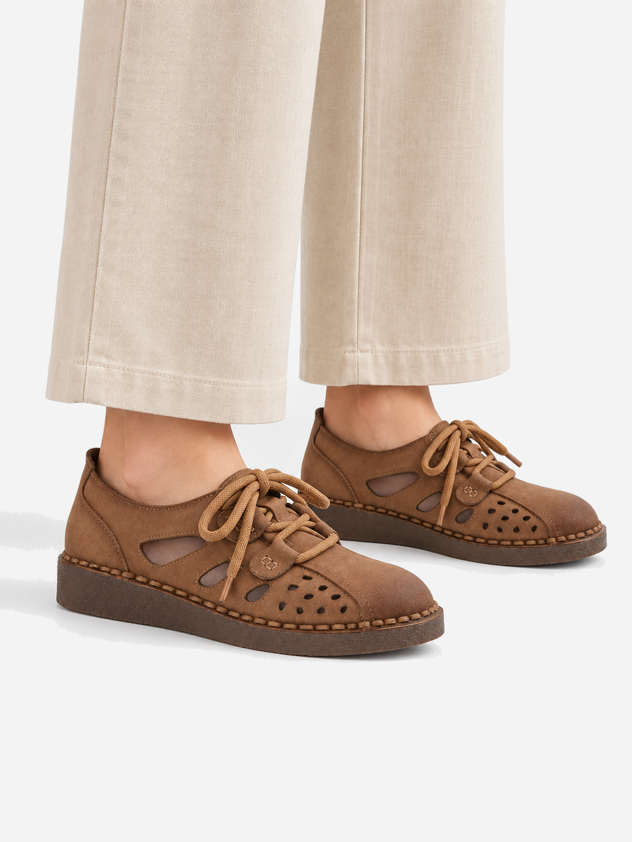 Gisèle – Sandale compensée en cuir femme – Marron — portée