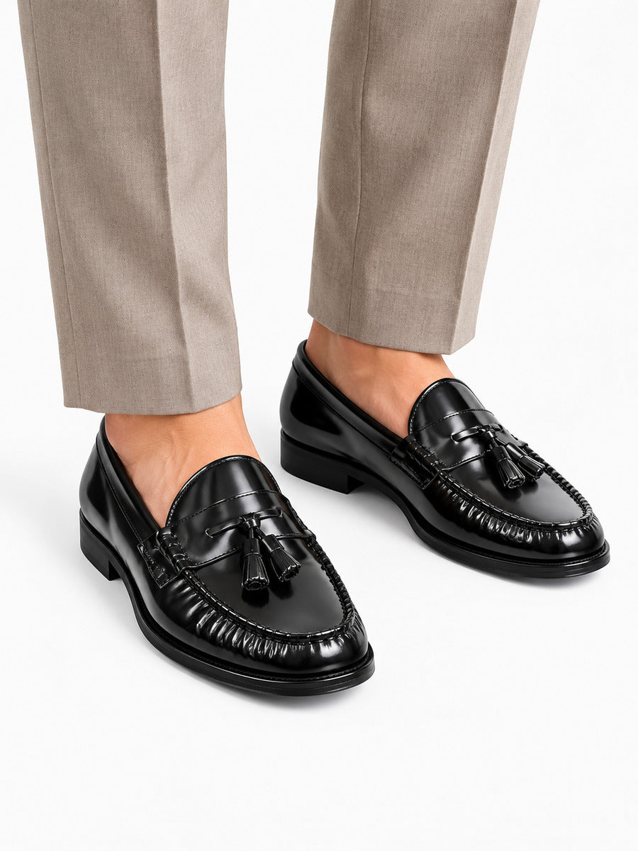 Grégoire – Mocassin en cuir verni à pampilles homme — portée