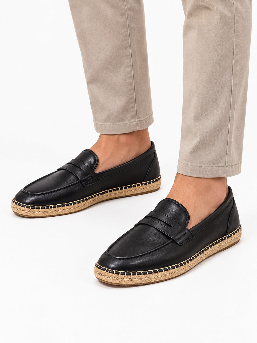 Guy – Mocassin en cuir noir homme — portée