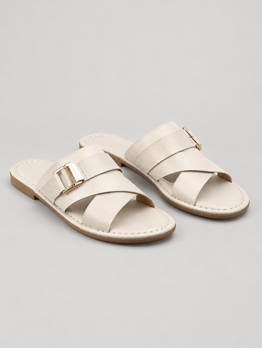 Nadège – Sandale plate à boucle femme – Beige — vue trois quarts