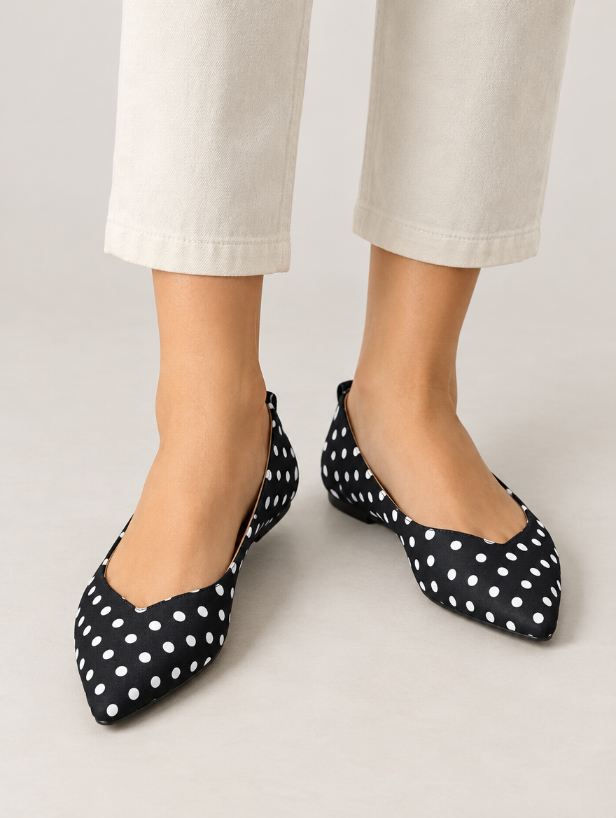 Olga – Mocassin à pois femme – Noir — portée
