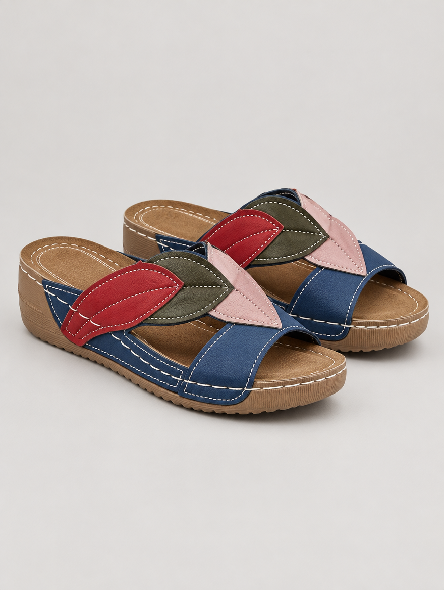 Michèle – Sandale compensée en cuir souple femme – Bleu — vue trois quarts