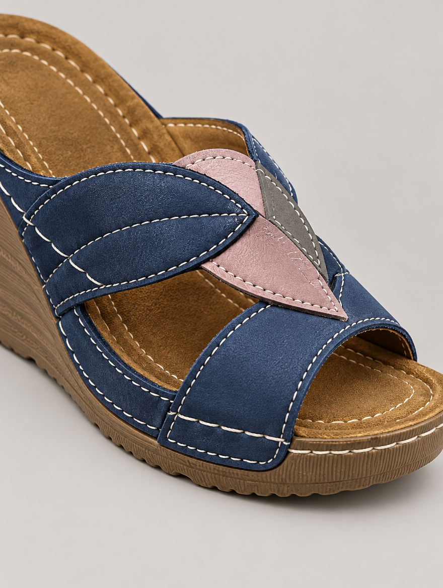 Michèle – Sandale compensée en cuir souple femme – Bleu — détail