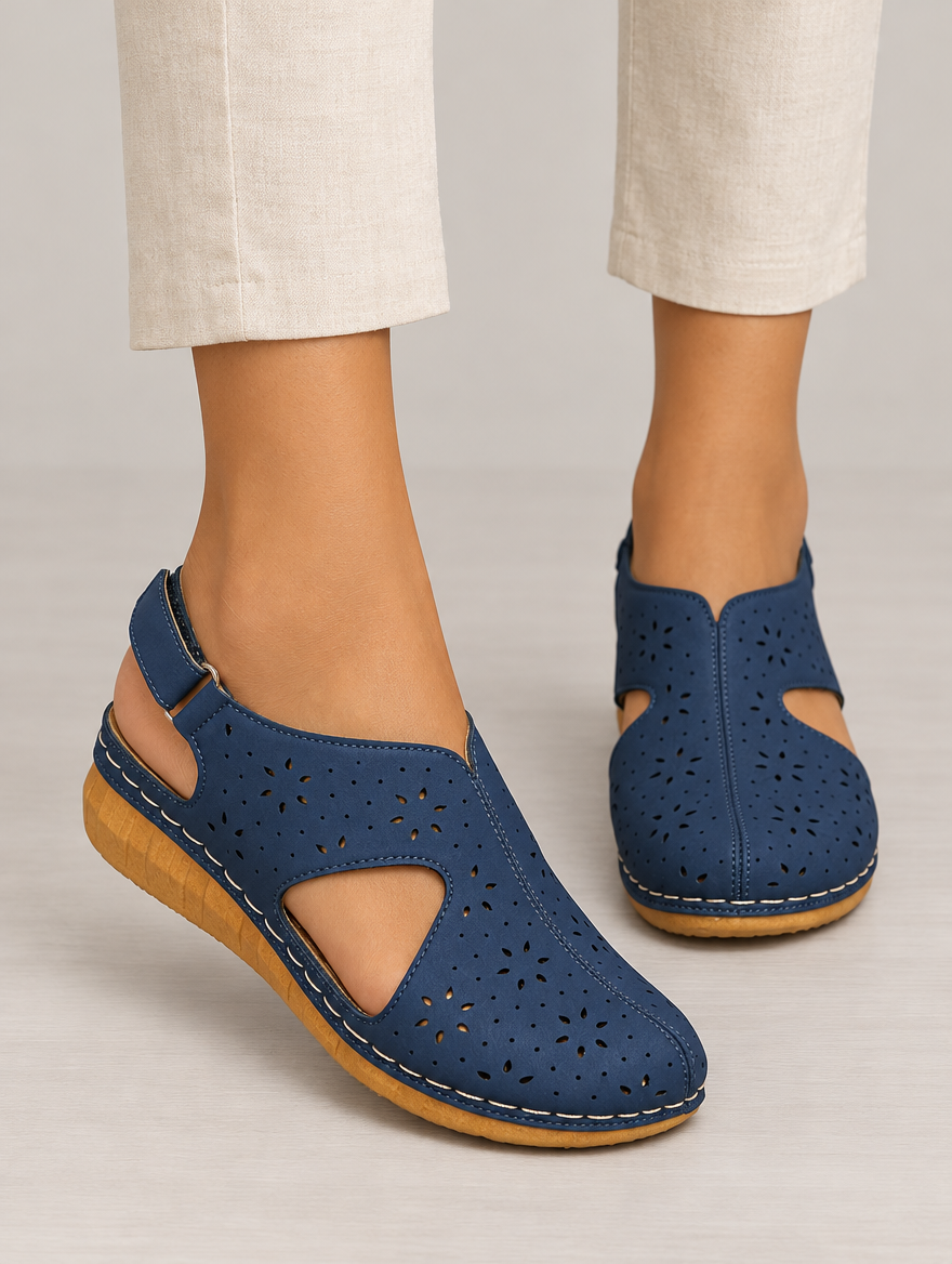 Monique – Sandale compensée plage femme – Bleu — portée