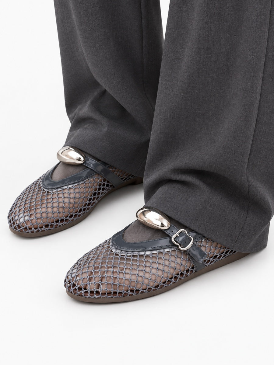 Jacinthe – Ballerine en maille femme – Gris — portée
