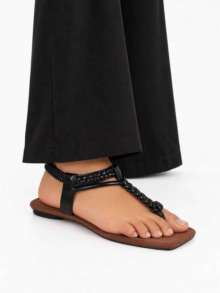Jessica – Sandale à bride en T carrée femme – Noir — portée