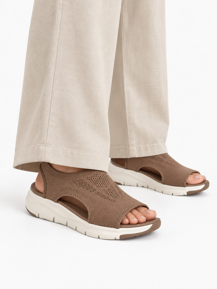 Joëlle – Sandale sport femme – Marron — portée