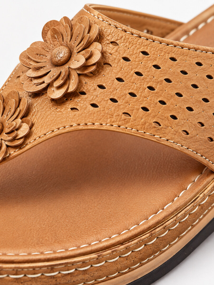 Kayla – Sandale compensée à fleurs femme – Marron — détail