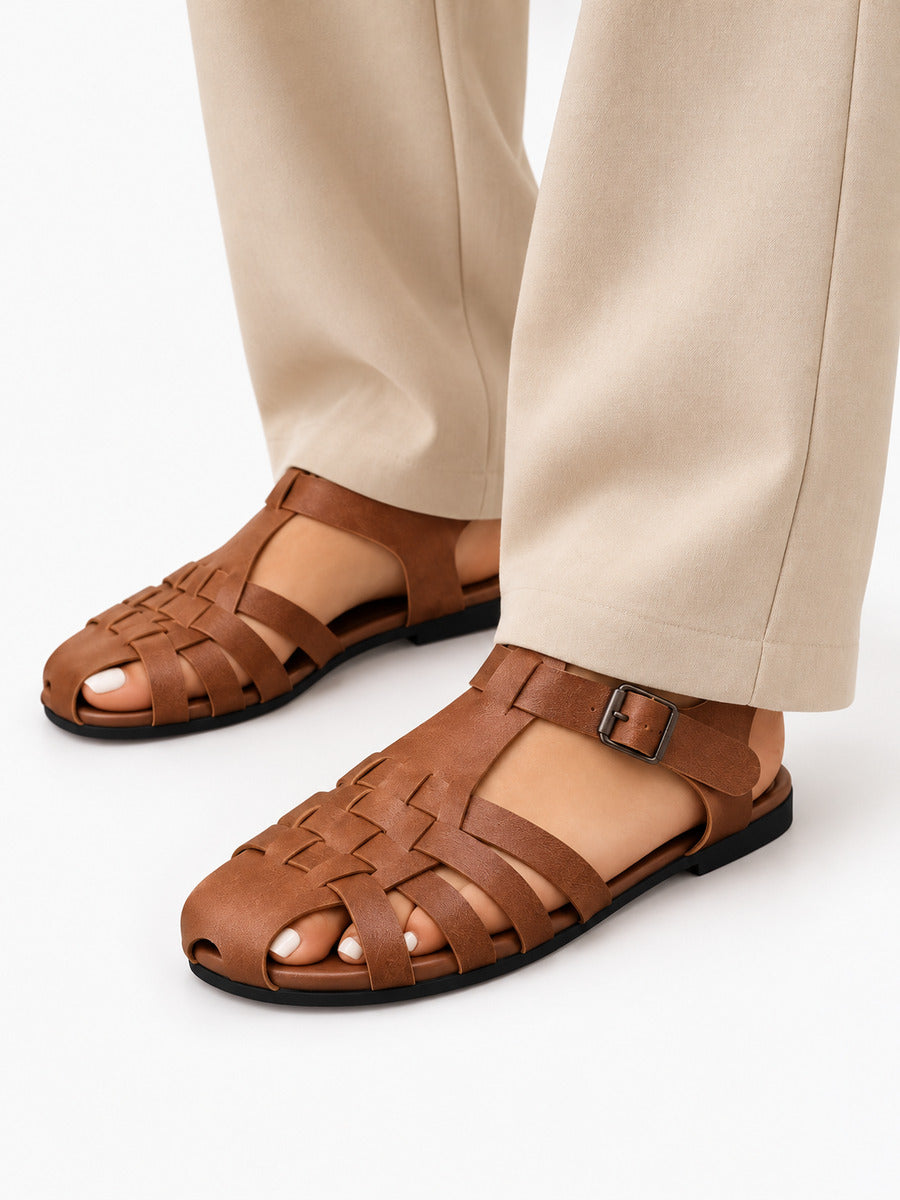 Laurine – Sandale de marche femme – Marron — portée