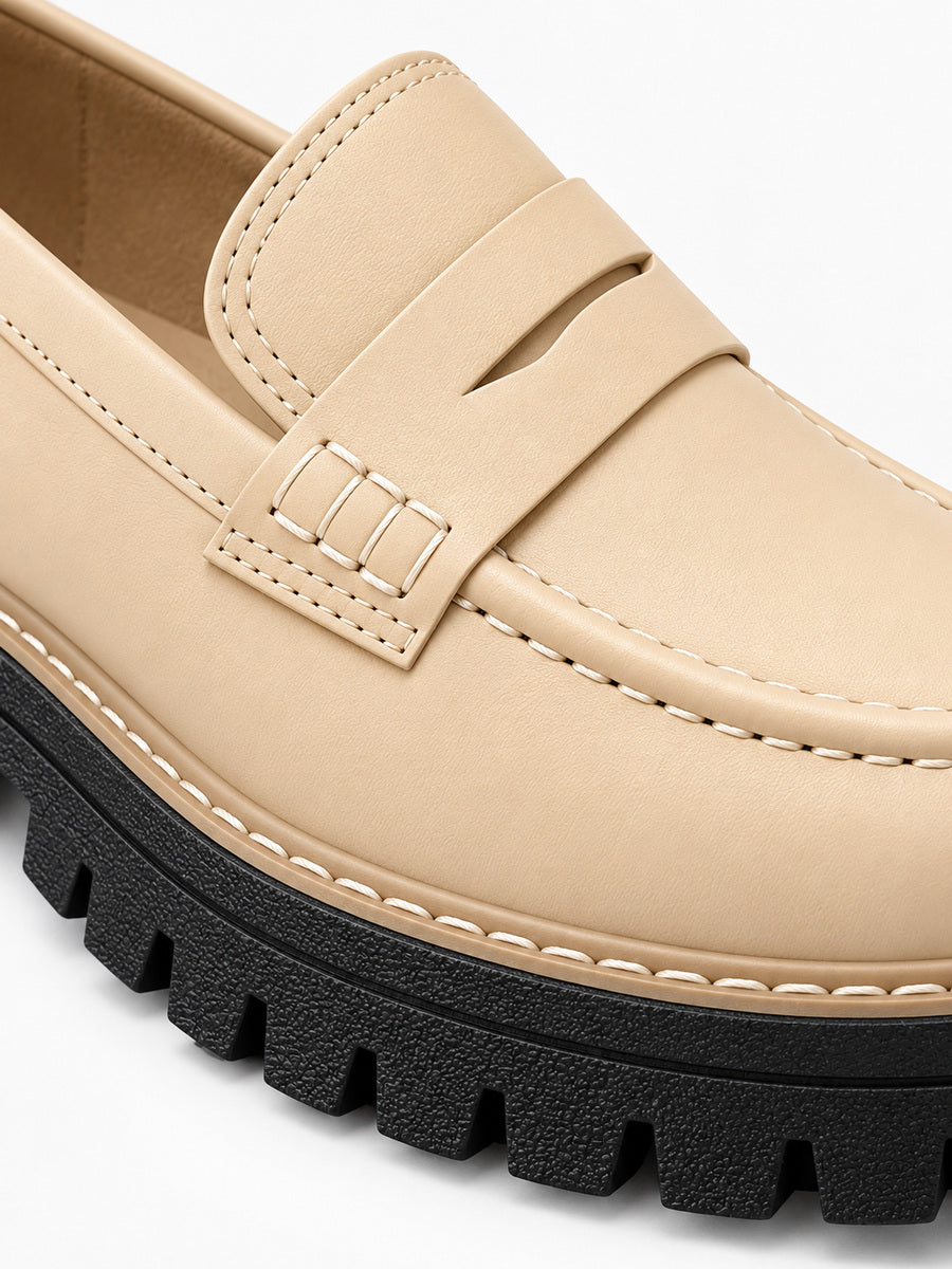 Lorène – Mocassin à talon épais femme – Beige — détail