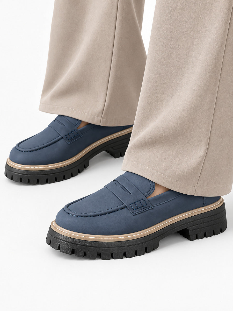 Lorène – Mocassin à talon épais femme – Bleu — portée