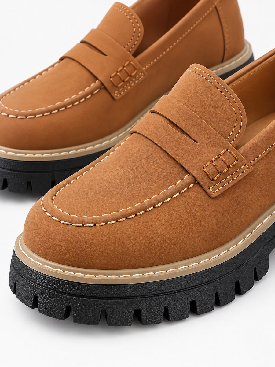 Lorène – Mocassin à talon épais femme – Marron — détail