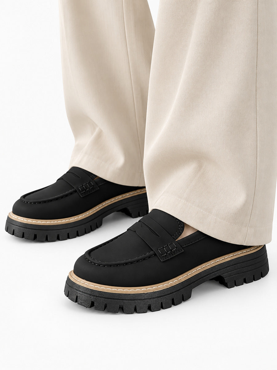 Lorène – Mocassin à talon épais femme – Noir — portée