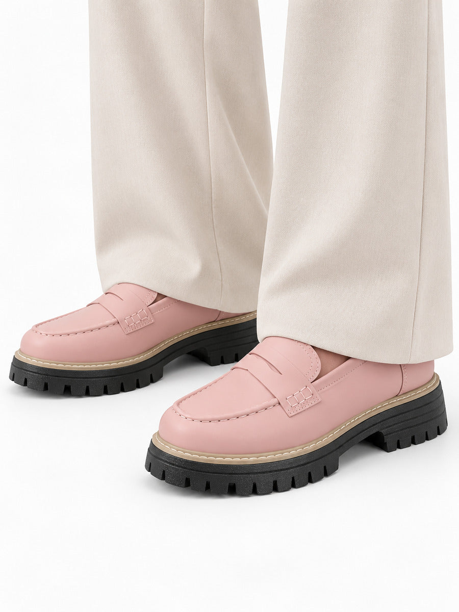 Lorène – Mocassin à talon épais femme – Rose — portée