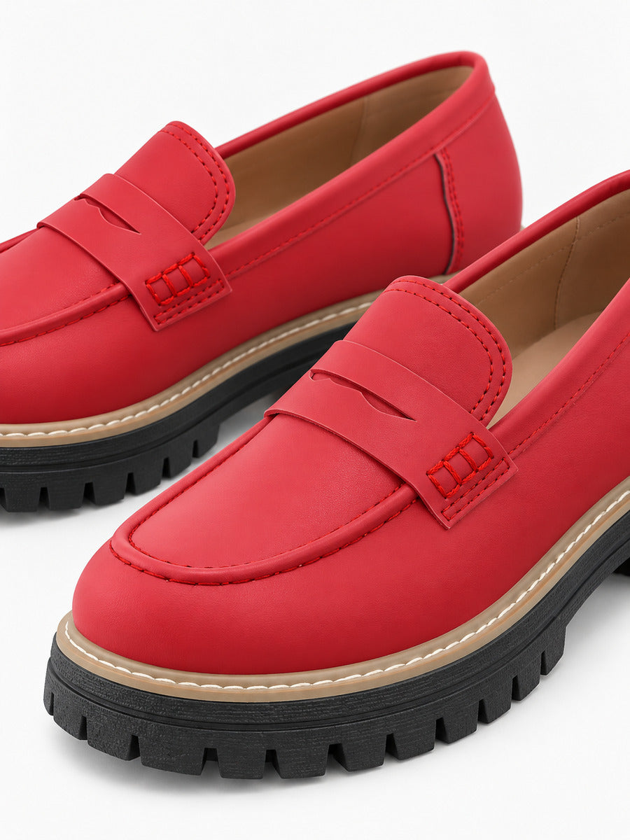Lorène – Mocassin à talon épais femme – Rouge — détail