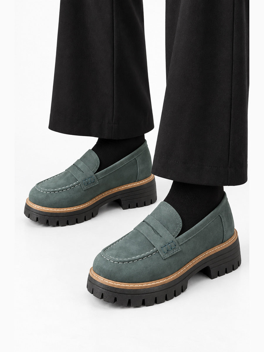 Lorène – Mocassin à talon épais femme – Vert — portée