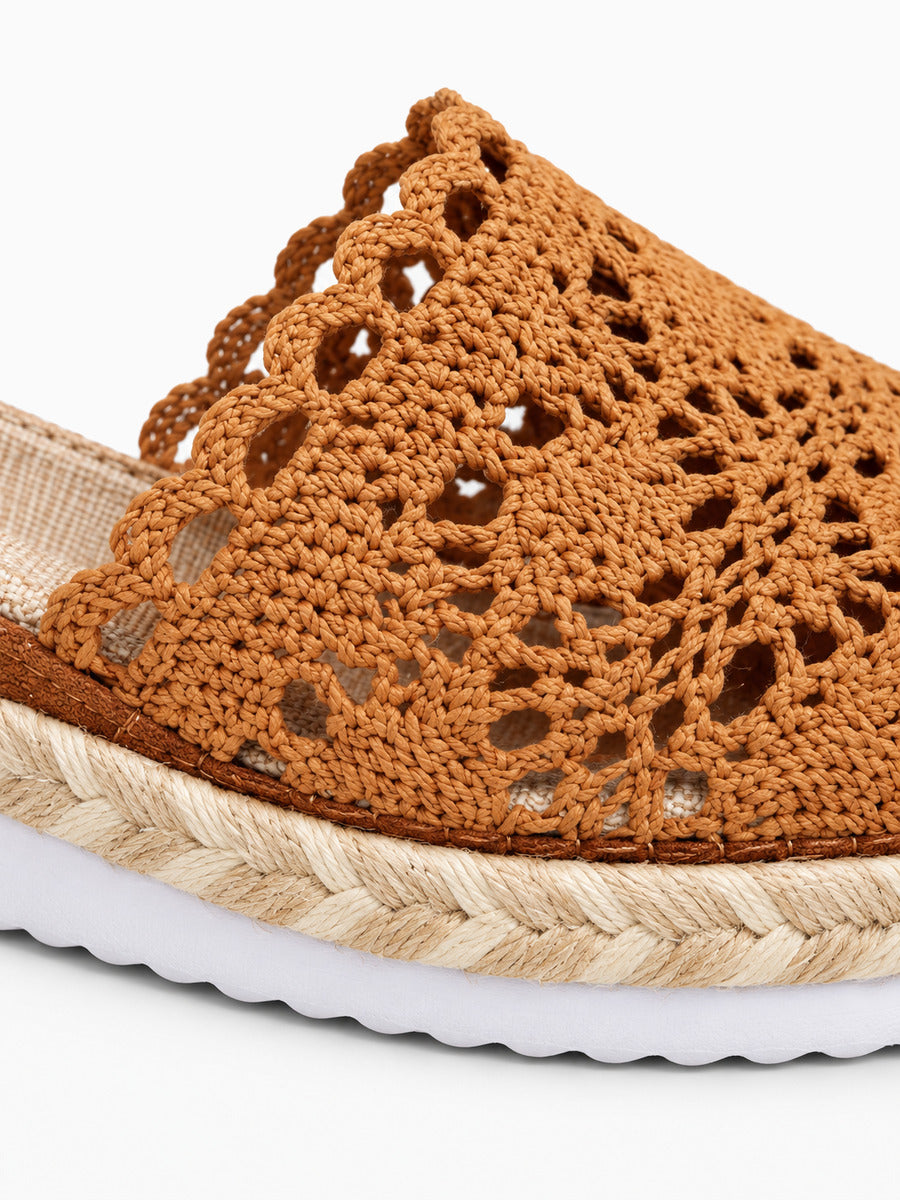 Maïwenn – Sandale compensée ajourée femme – Marron — détail