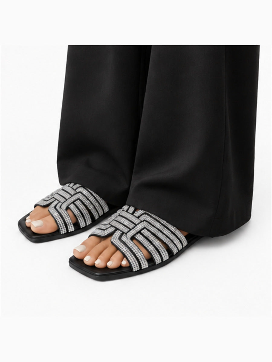 Marcelle – Claquette à perles femme – Noir — portée