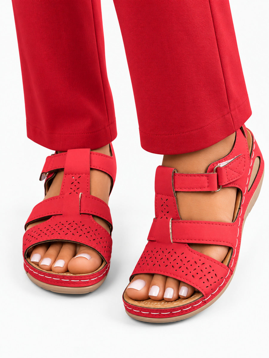 Marion – Sandale gladiateur compensée femme – Rouge — portée