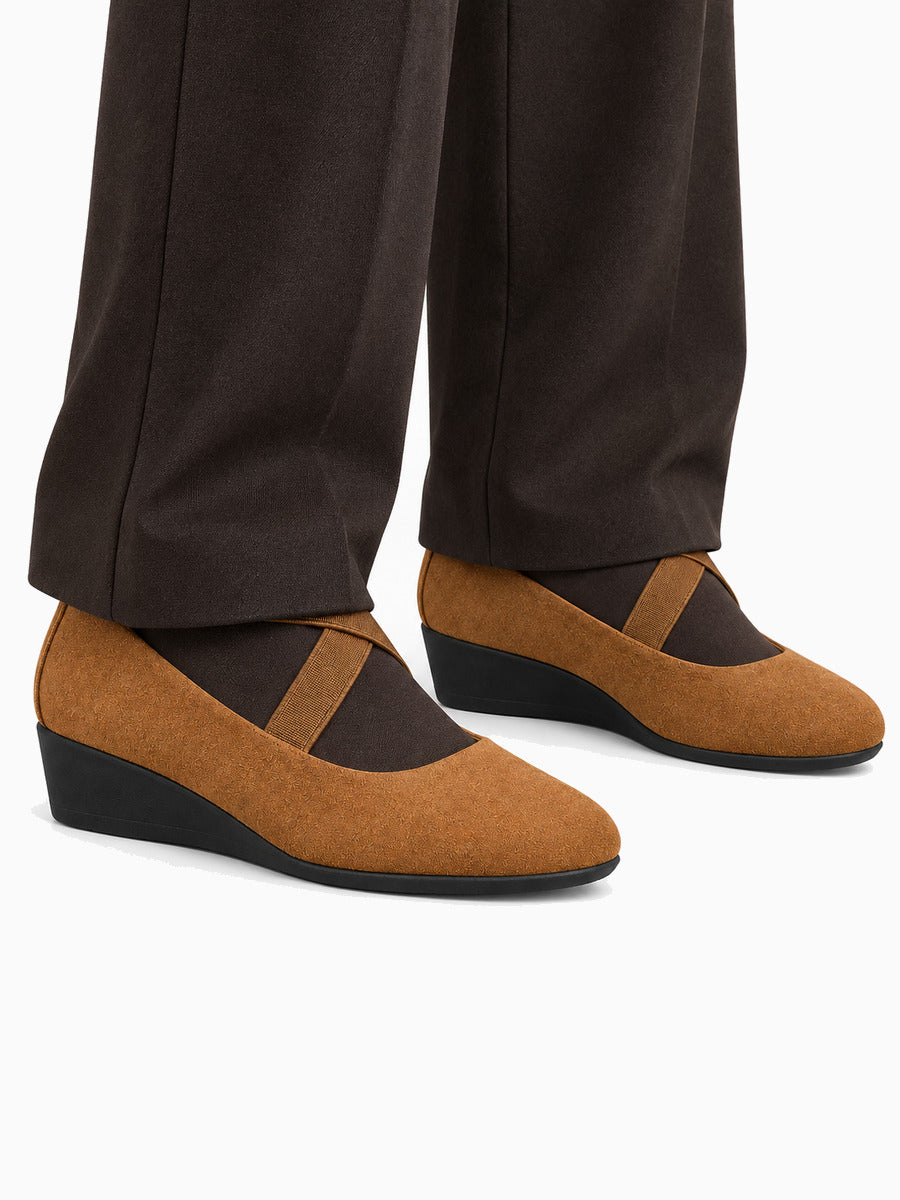 Marlène – Sandale compensée femme – Marron — portée