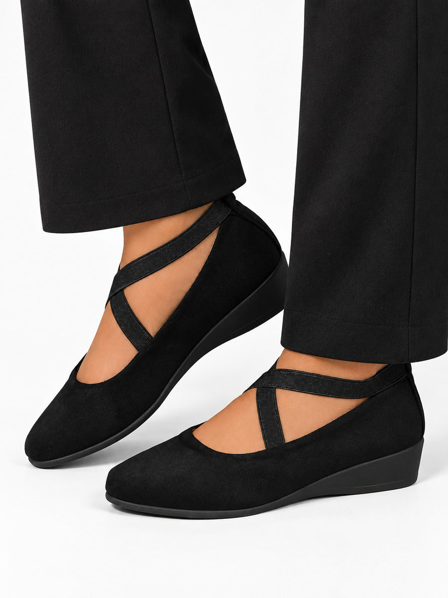 Marlène – Sandale compensée femme – Noir — portée