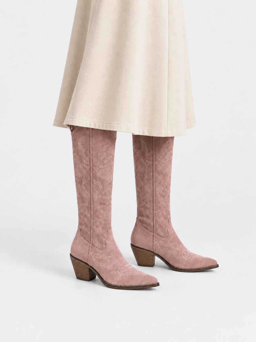 Mathilda – Botte cowboy brodée femme – Rose — portée
