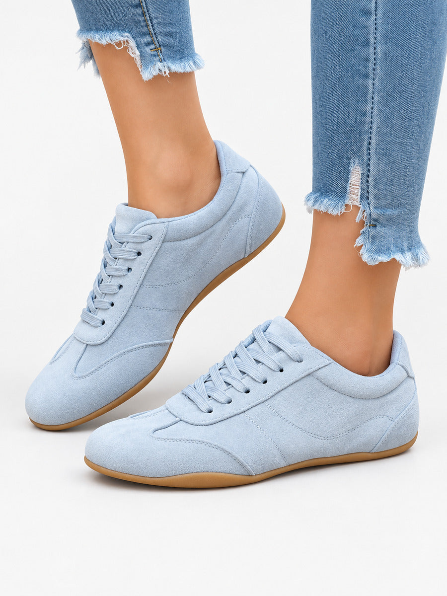 Mélanie – Chaussure de sport plate femme — portée