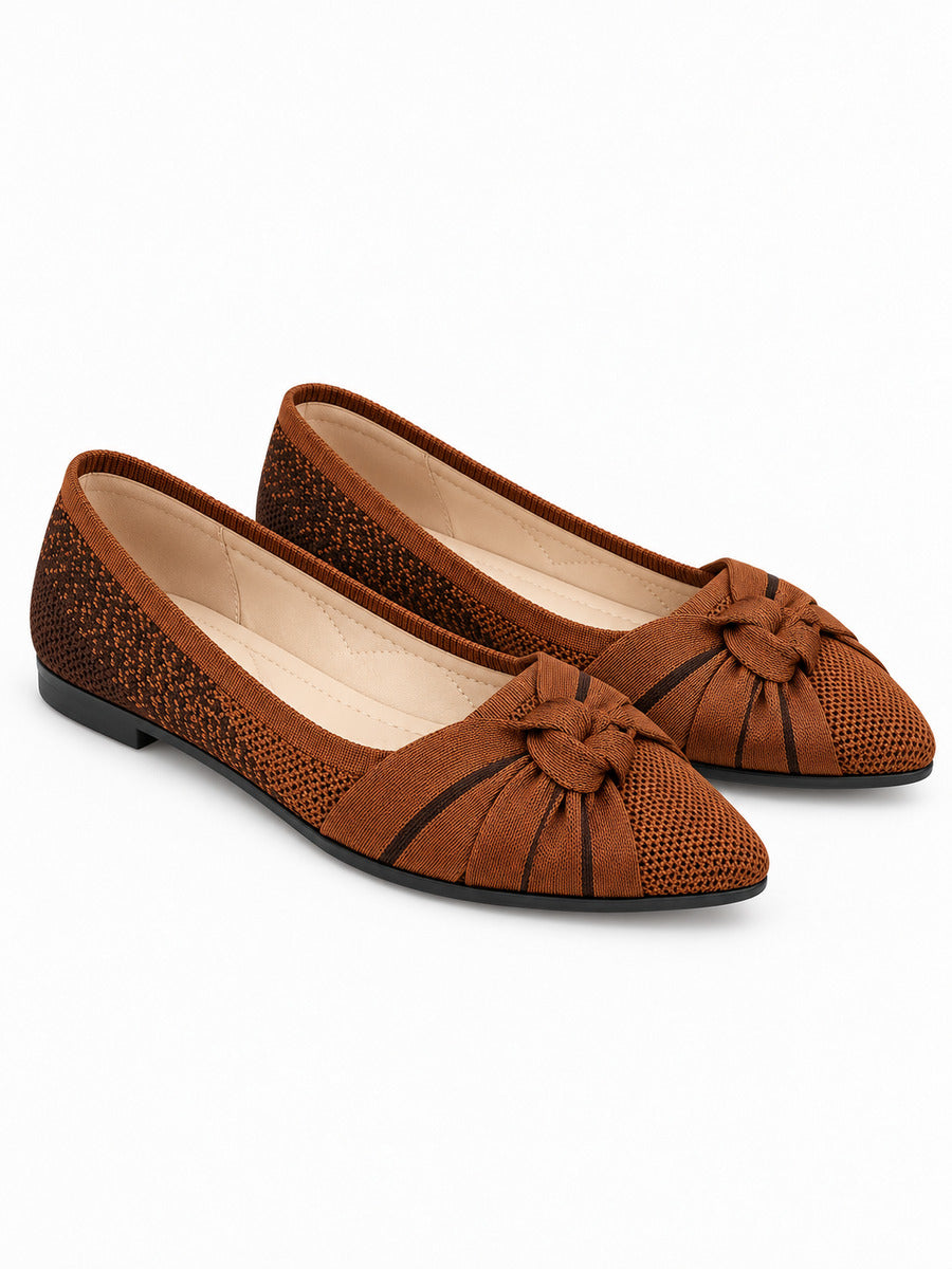 Mélodie – Chaussure plate rétro femme – Marron — trois quarts