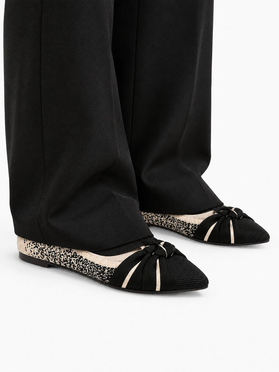 Mélodie – Chaussure plate rétro femme – Noir — portée