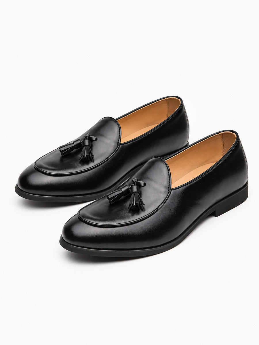 Michel – Mocassin à glands élégant homme – Noir — trois quarts