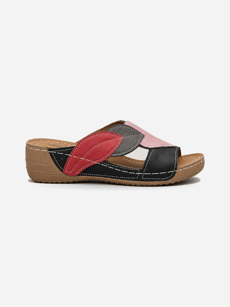 Michèle – Sandale compensée en cuir souple femme – Noir — profil droit