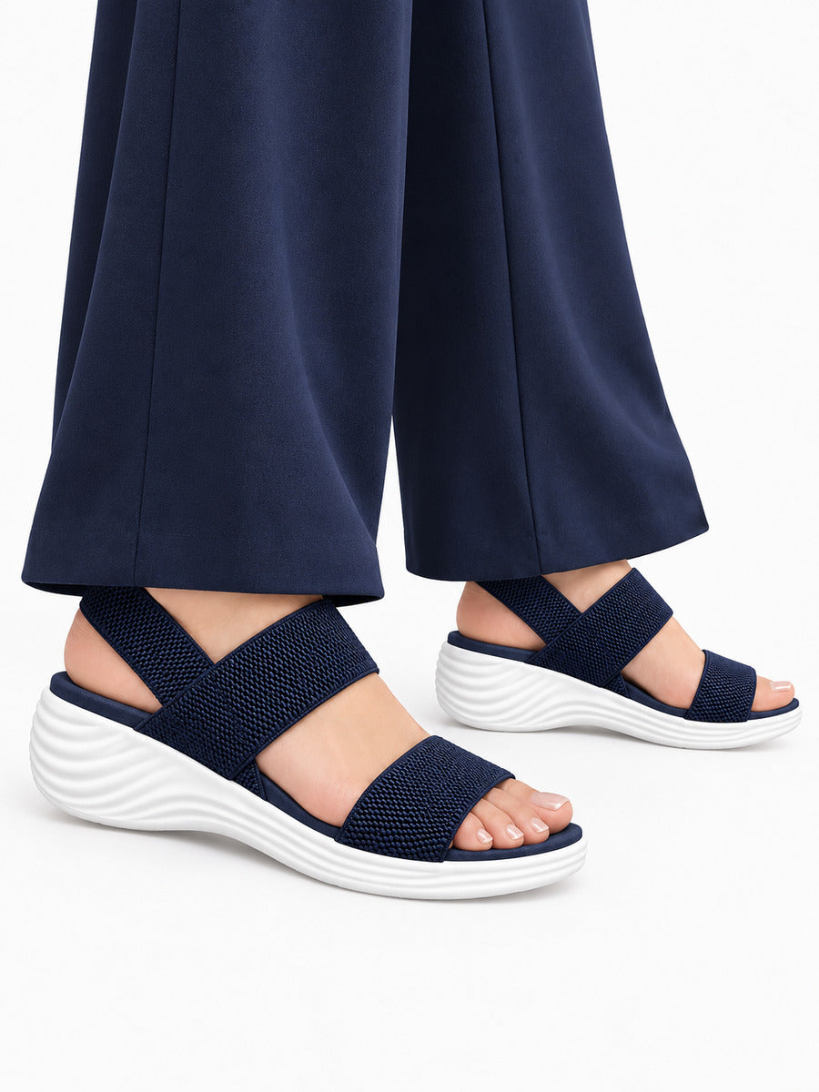 Natacha – Sandale compensée élastique femme – Bleu — portée