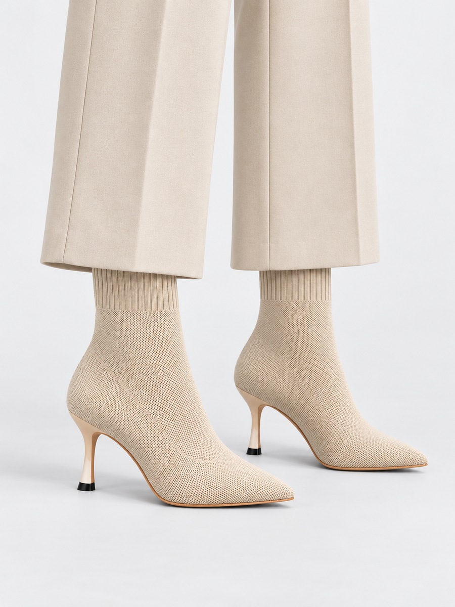 Nellie – Bottine chaussette à talon femme – Beige — portée