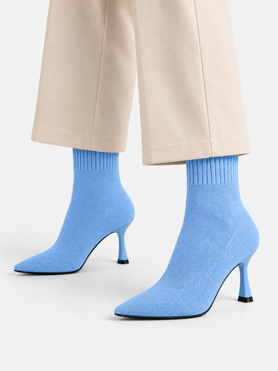 Nellie – Bottine chaussette à talon femme – Bleu ciel — portée