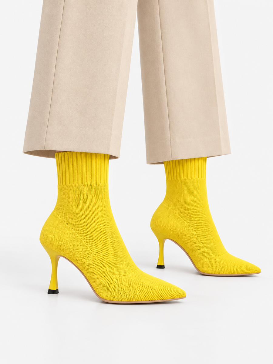 Nellie – Bottine chaussette à talon femme – Jaune — portée