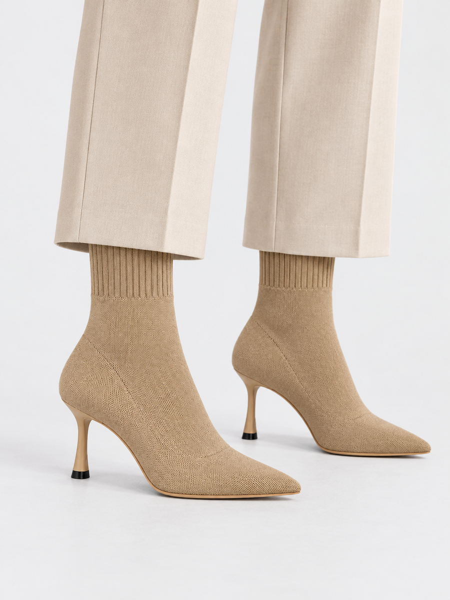 Nellie – Bottine chaussette à talon femme – Kaki — portée
