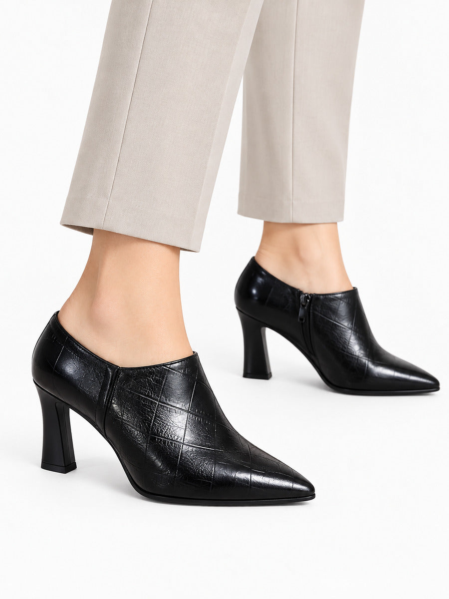 Océane – Escarpin à talon sabot noir femme — portée