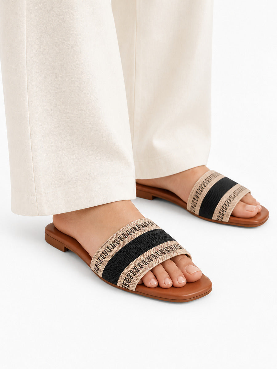 Pascale – Mule plate femme – Marron — portée