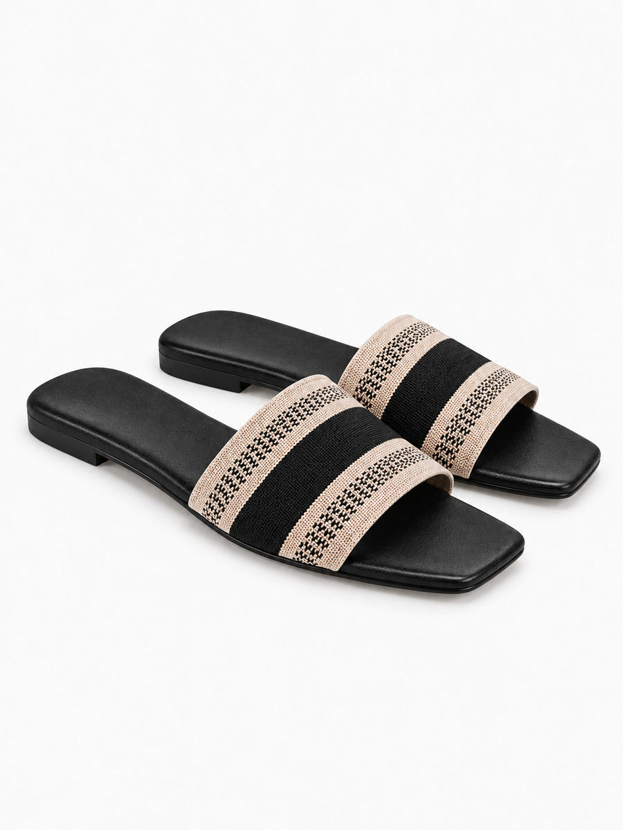 Pascale – Mule plate femme – Noir — trois quarts