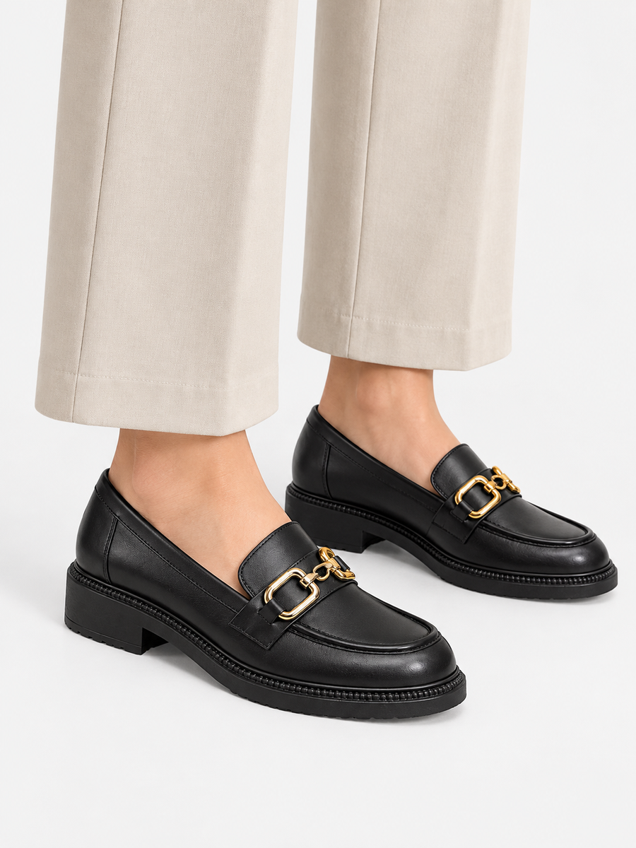 Sandra – Mocassin plat style britannique femme – Noir — portée