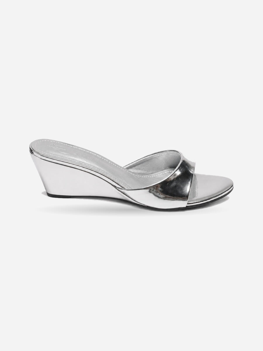 Sandra-Rose – Mule compensée en cuir verni femme – Argent — profil droit