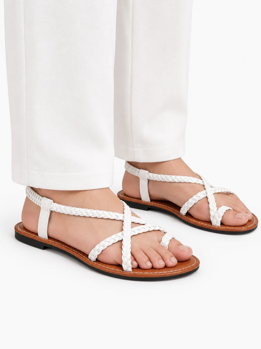 Servane – Sandale plate tressée à élastique femme – Blanc — portée