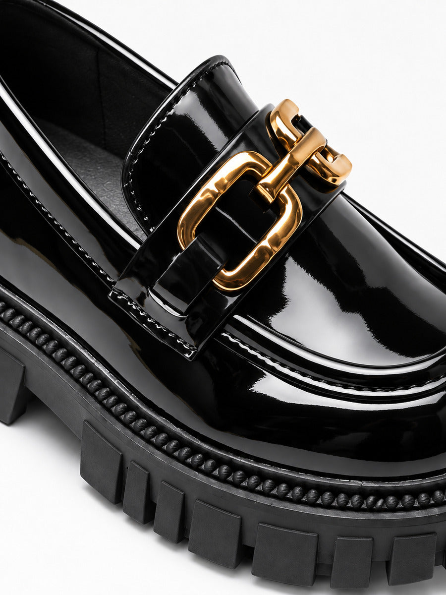 Solène – Mocassin noir à boucle enfant — détail matière