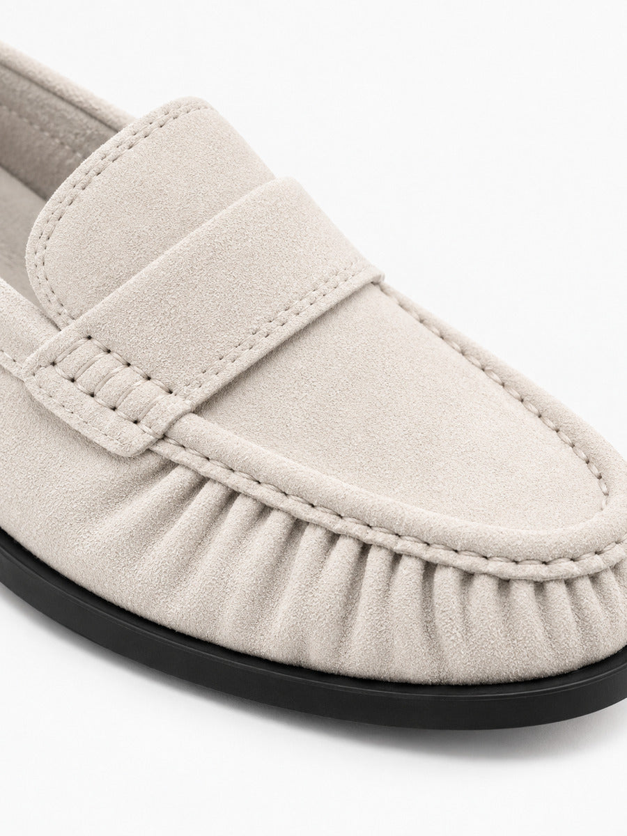 Ulysse – détail daim blanc plissé
