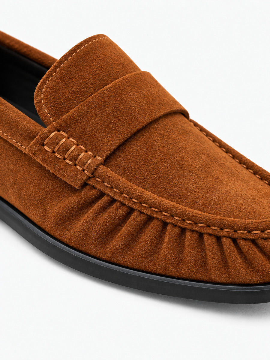 Valentin – détail cuir suédé marron plissé