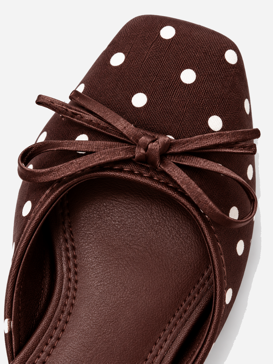 Victoria-Marie – Ballerine en satin à pois femme – Café — détail