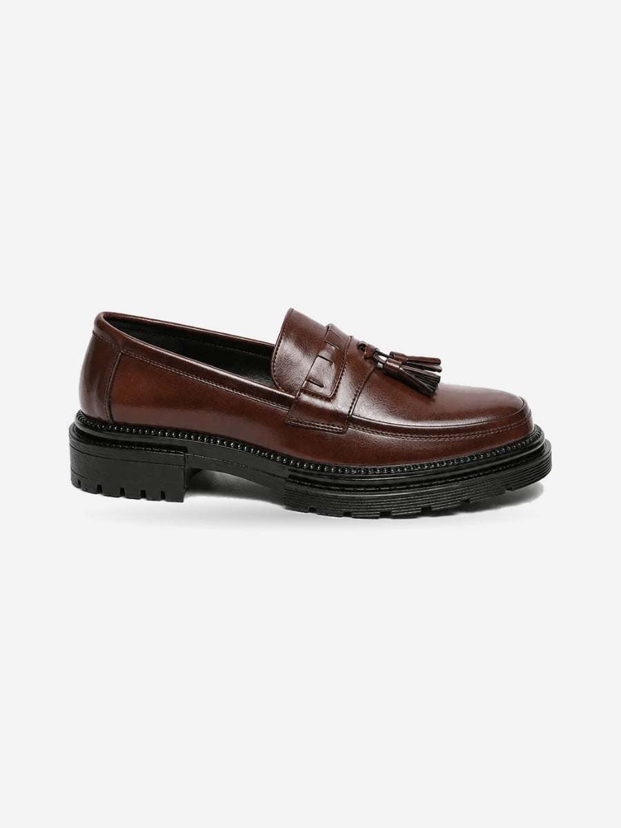 Wandrille – Mocassin à pampilles homme – Marron — profil droit